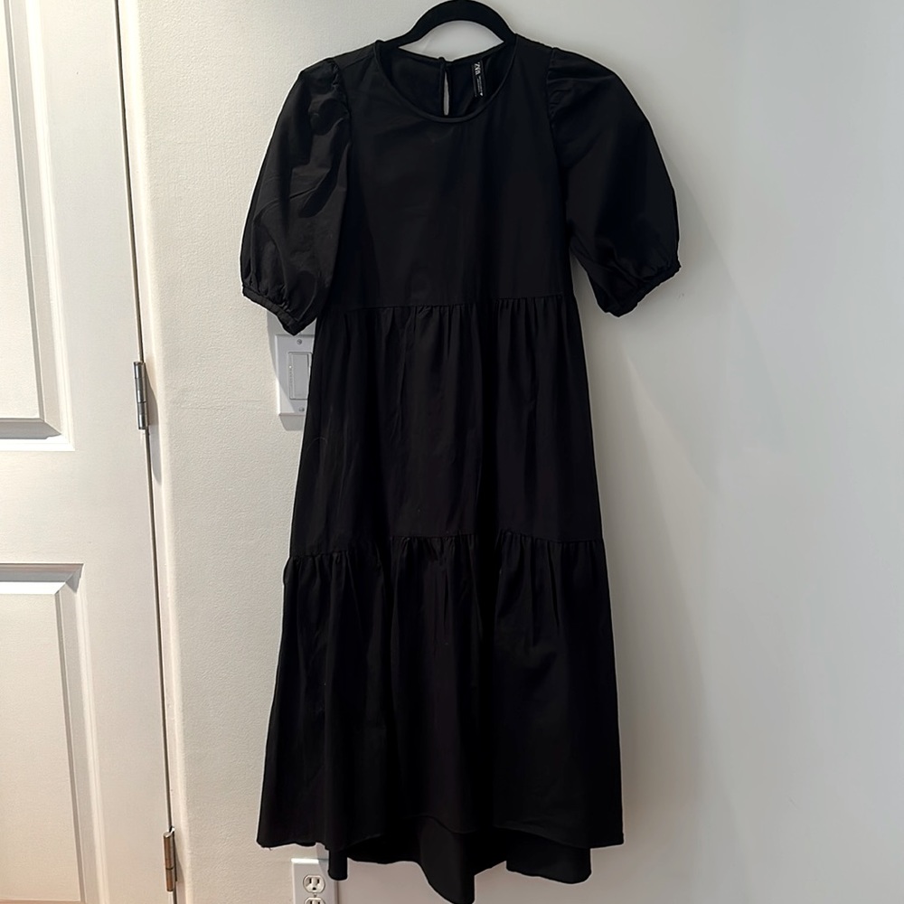 Zara black midi dress. Puff sleeve.